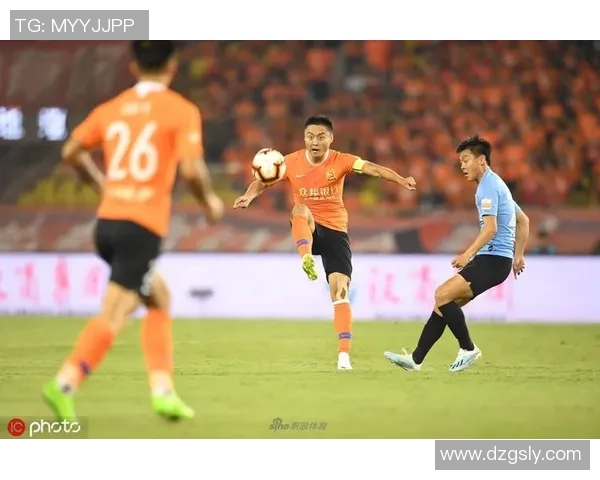 中超激战卓尔迎战大连球队全力争胜展现精彩对决