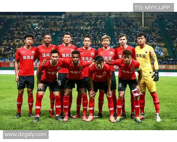 广州富力对阵深圳精彩直播回顾与赛后分析全方位解读赛事亮点与球员表现