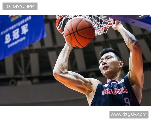 易建联的篮球传奇之路：从青涩少年到国家队核心的奋斗历程与荣耀时刻