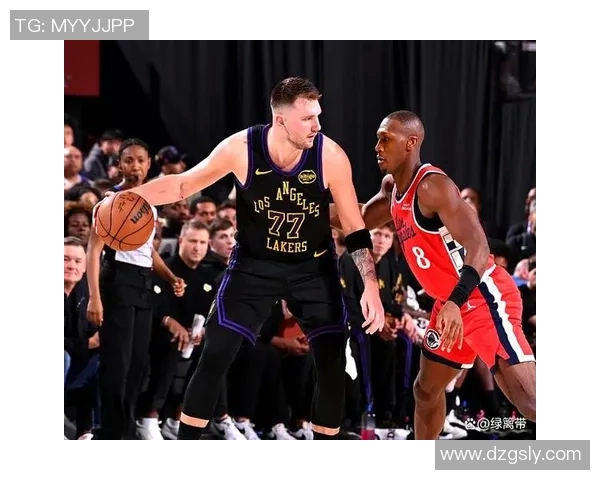 湖人对决快船直播盛况回顾球迷热情高涨赛场精彩纷呈